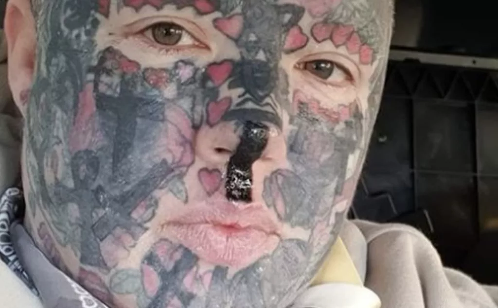 maman aux 800 tatouages