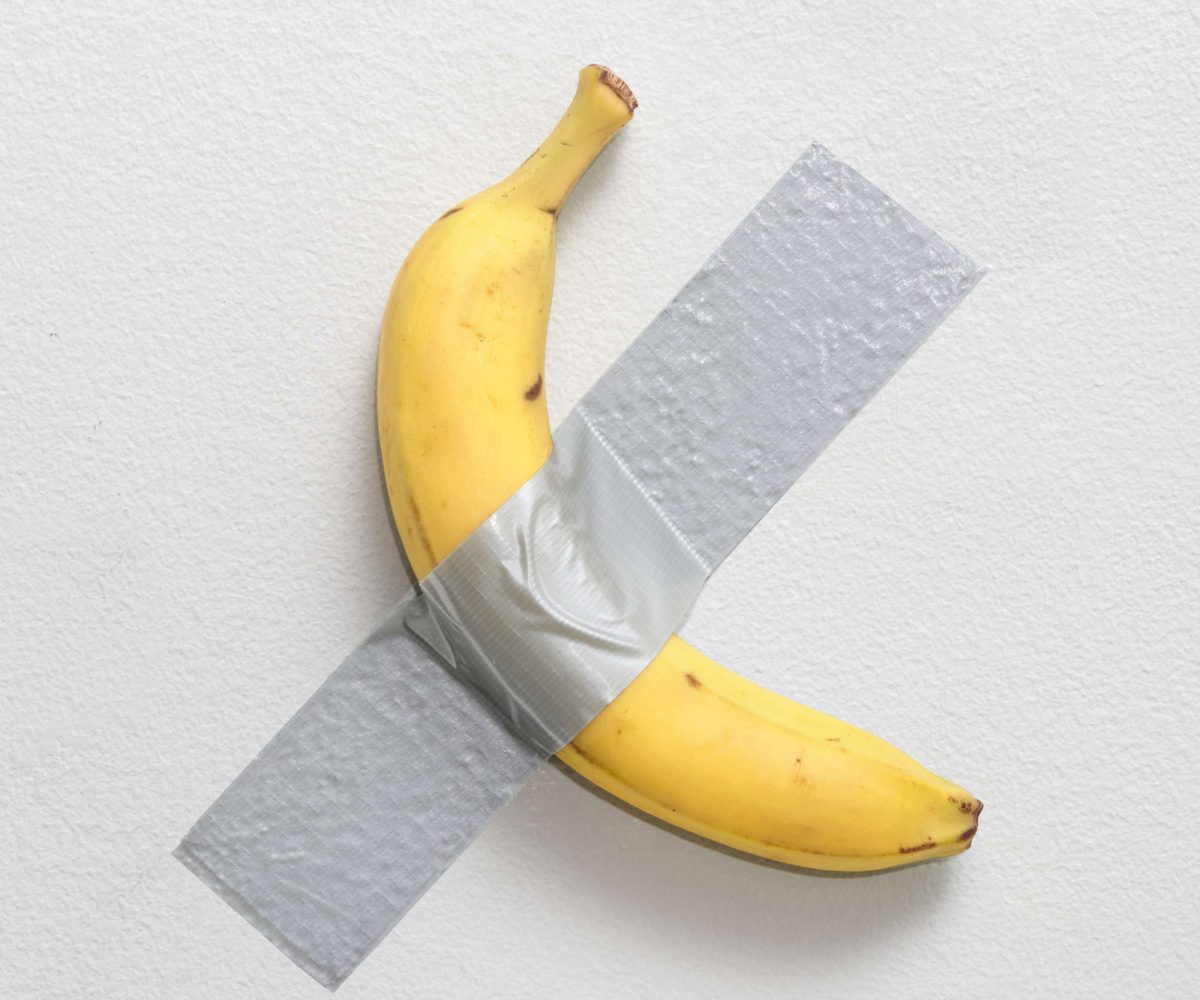 banane scotchée mur