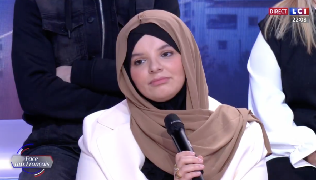 Islam, politique et laïcité : le port du voile en France soulève un débat brûlant. Découvrez les enjeux et les points de vue.