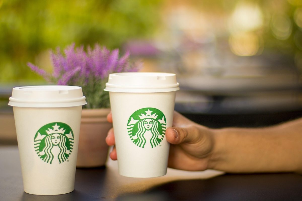 Découvrez comment un simple café brûlant a conduit à une bataille judiciaire et une indemnisation jamais vue chez Starbucks.