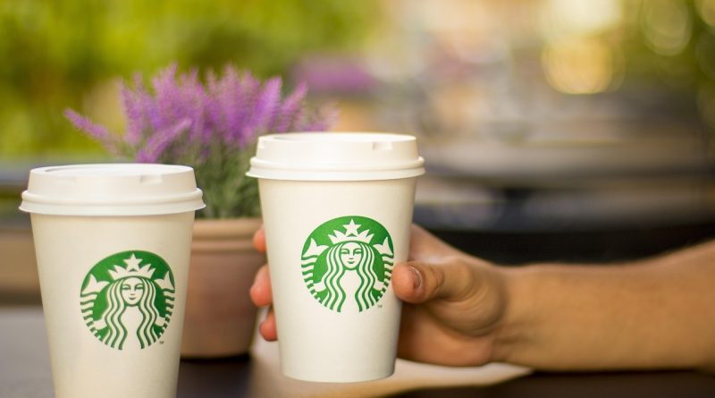 Découvrez comment un simple café brûlant a conduit à une bataille judiciaire et une indemnisation jamais vue chez Starbucks.