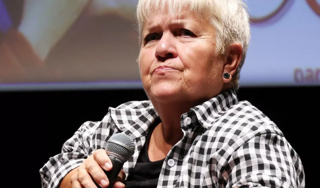 Découvrez la vérité sur la participation des artistes aux Enfoirés : Mimie Mathy répond aux critiques sur leur rémunération.