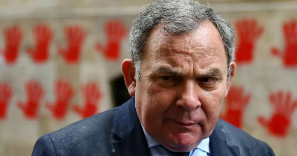 Francis Szpiner dans la tourmente : le sénateur LR accusé de corruption sexuelle dans une affaire de logement social à Paris.