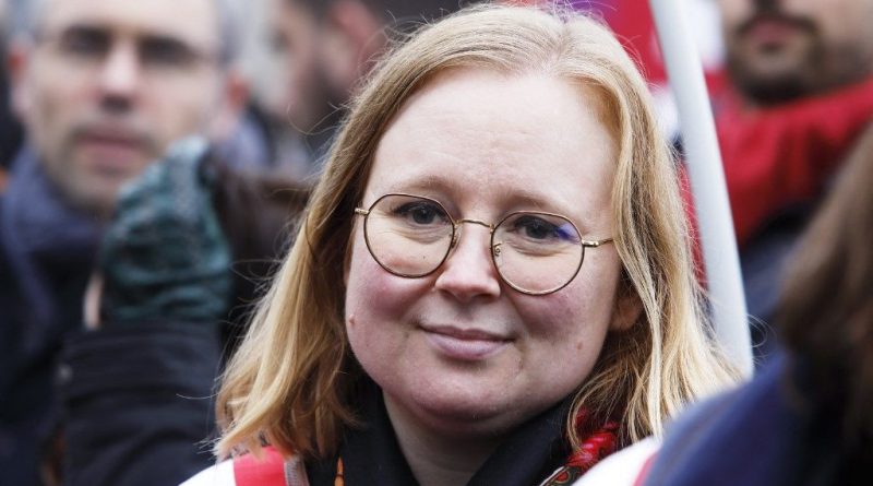 Violences invisibles au sommet de l'État ? L’affaire Ersilia Soudais dévoile les ressorts terrifiants de l’emprise amoureuse en politique.