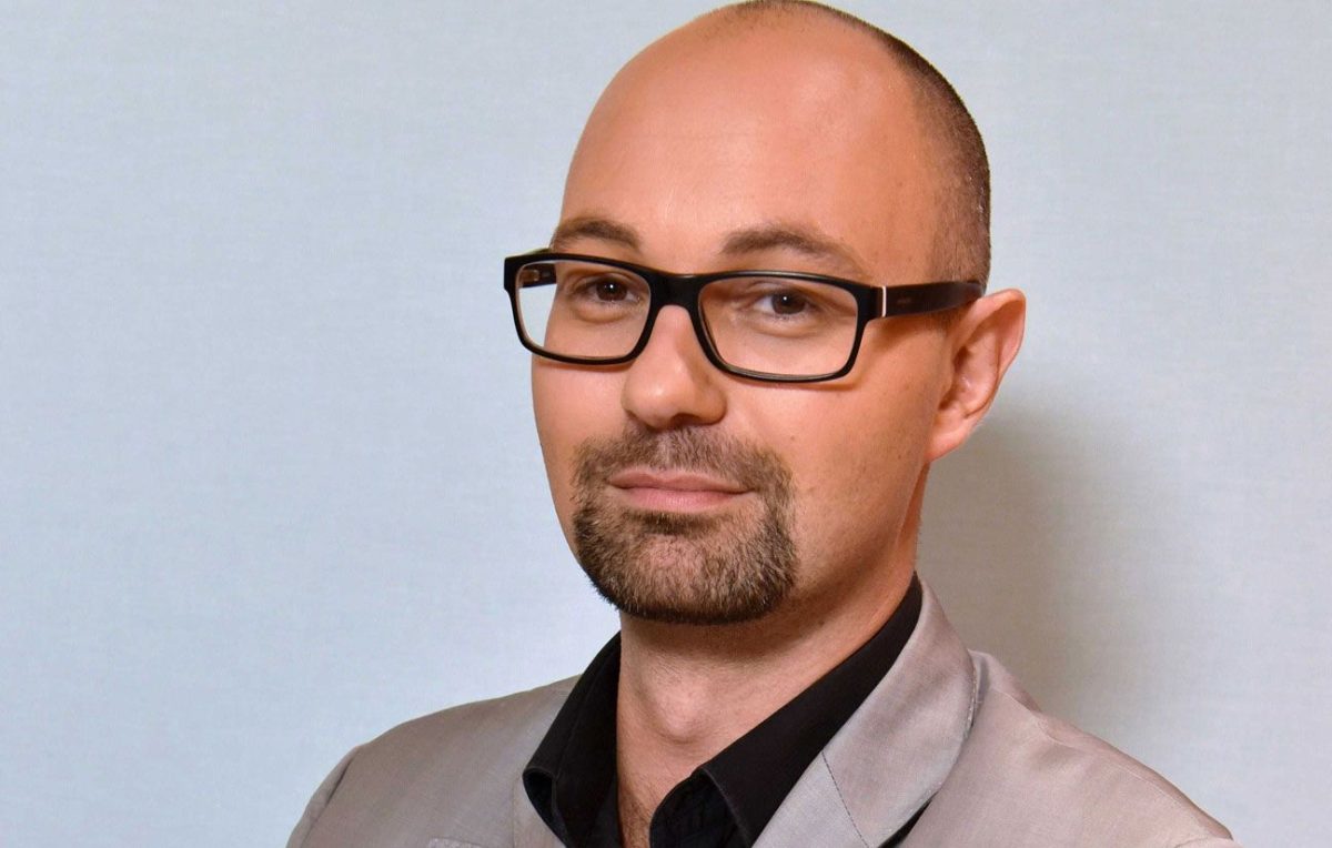 Peut-on vraiment fermer une chaîne comme CNews ? Analyse détaillée du plan de Thomas Guénolé, entre loi et engagement militant.
