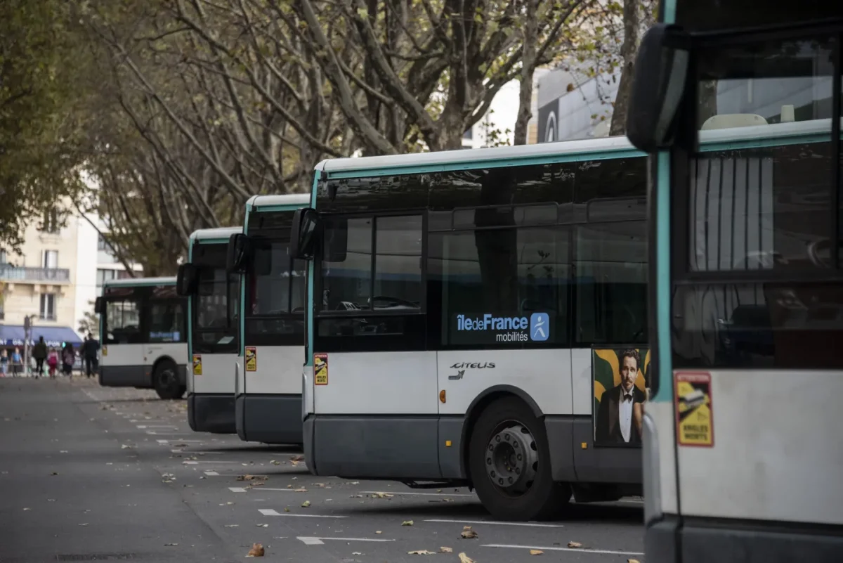 La RATP et la région Île-de-France ont fait don de bus aux Tunisiens : retour complet sur l’origine, le contexte et la colère des Français.