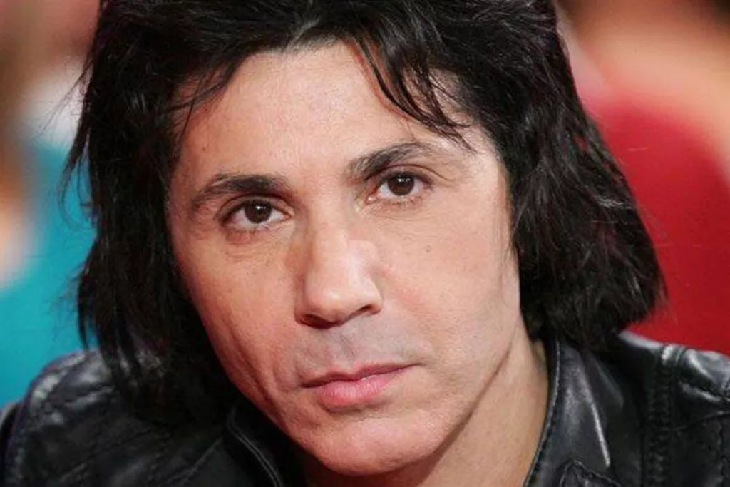 Entre accusations, démentis et zones d’ombre, plongez dans la biographie complète de Jean‑Luc Lahaye, l’ex-star à la voix cassée.
