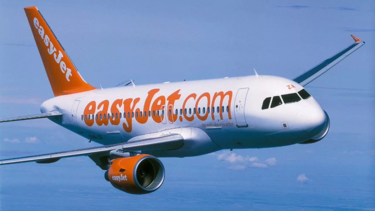 La compagnie EasyJet enquête après qu’un commandant de bord ait été vu nu et saoul dans un hôtel de Cape Verde.