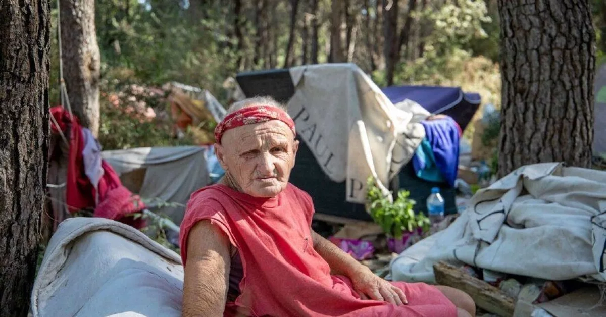 Yvette, alias “Mamichat”, vivait sur l’A9 depuis 1987. La Dépêche révèle son décès, survenu il y a six mois dans l’indifférence.