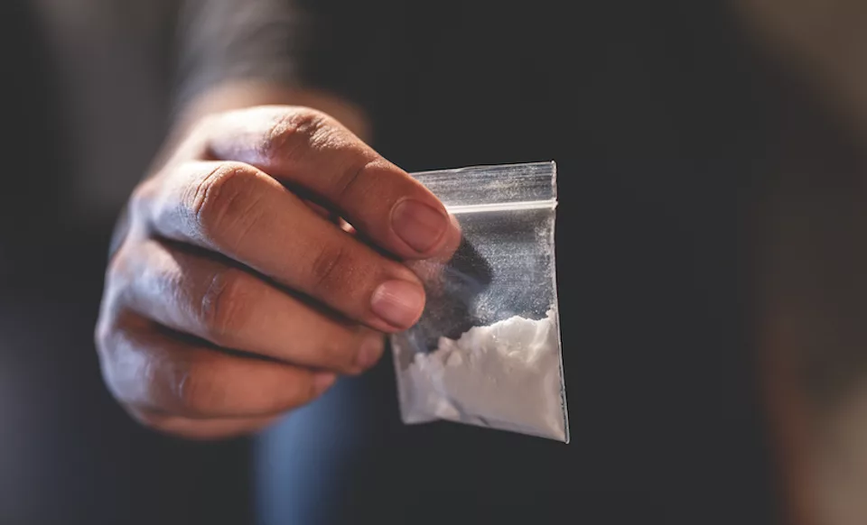Avalant 5 g de cocaïne pour échapper à une fouille, Fethi est tombé dans le coma. À Toulouse, sa famille se bat pour qu’il ne soit pas débranché.