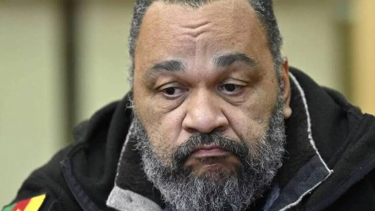 Près de Rennes, Dieudonné a tenu un show interdit, risquant de nouvelles poursuites judiciaires.