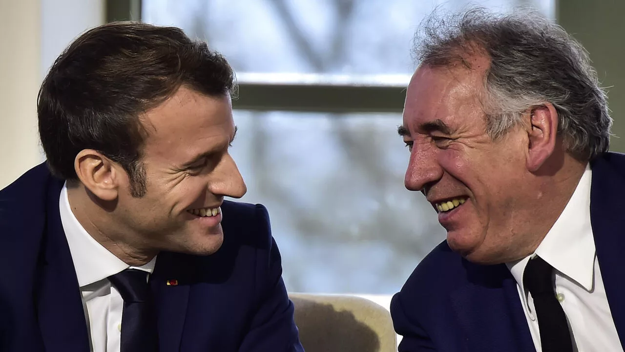 Restaurer un bureau ou provoquer un scandale ? François Bayrou dépense 40 000 € à Pau, selon Yahoo Actualités.