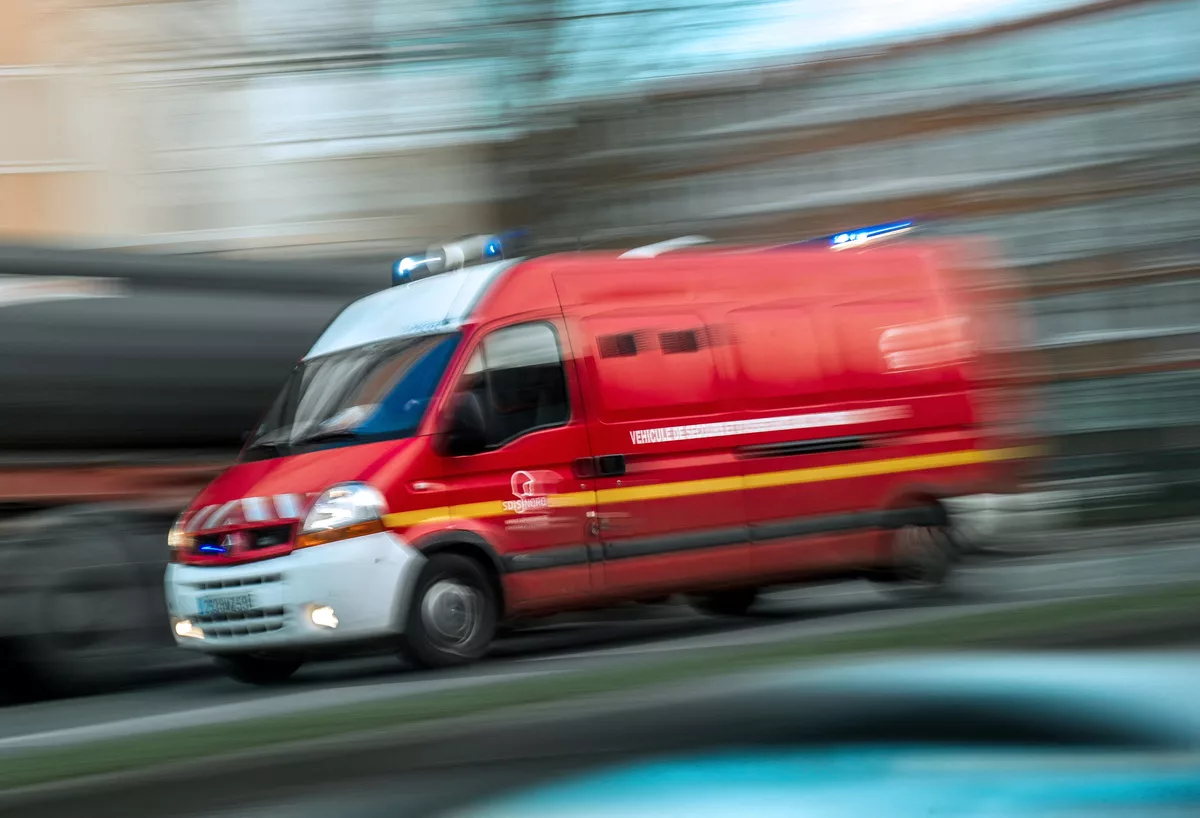 Elle aurait pu mourir : à Marseille, une nonagénaire échappe de peu à l’explosion d’un mortier dans son appartement.