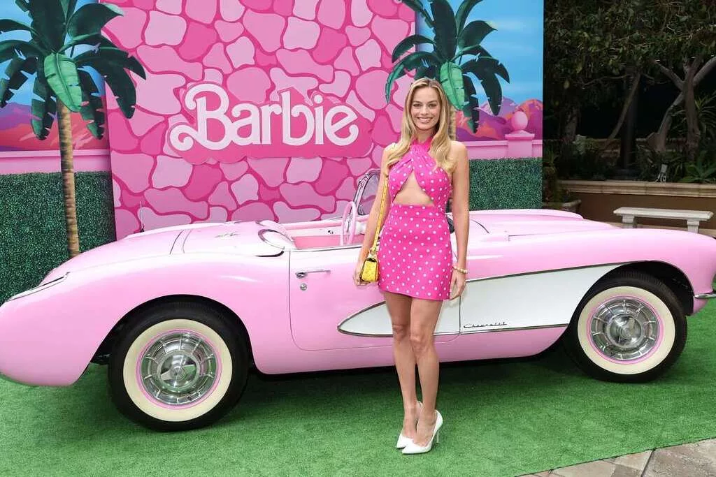 Ciné sous les étoiles gâché : à Noisy-le-Sec, la soirée Barbie n’a pas eu lieu après des menaces d’un groupe local.