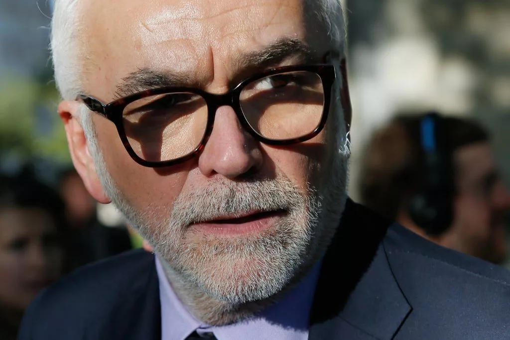 Entre malaise et fermeté, Pascal Praud interrompt un auditeur en plein dérapage homophobe et fait des excuses publiques en direct – détails sur Le Point.