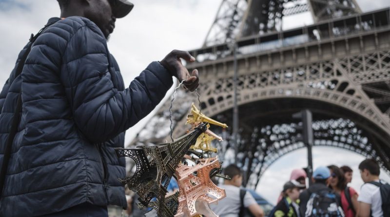 Une campagne institutionnelle mal reçue : analyse de la polémique autour de l’affiche anti-vendeurs à la sauvette à Paris.