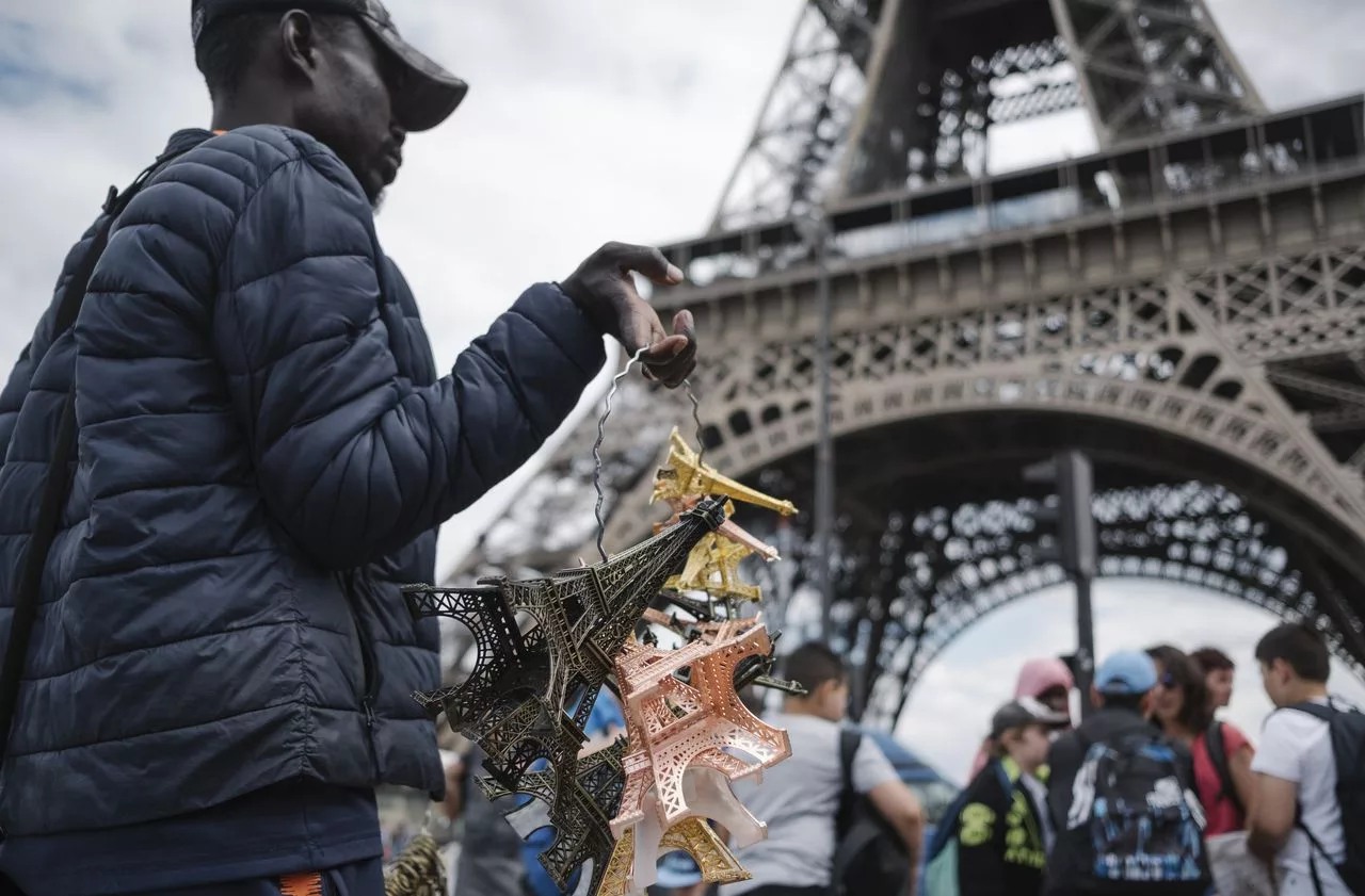 Une campagne institutionnelle mal reçue : analyse de la polémique autour de l’affiche anti-vendeurs à la sauvette à Paris.