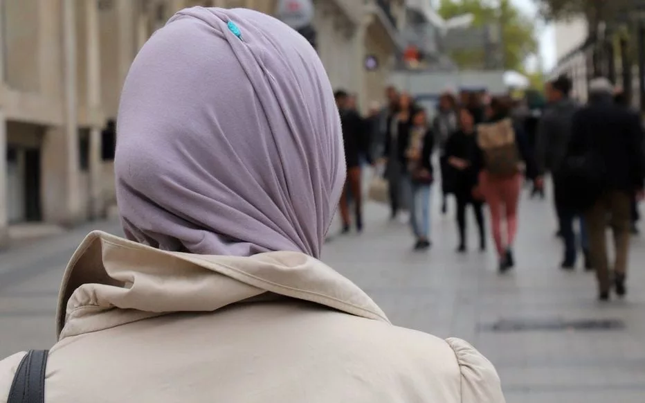 Le JDD via MSN révèle le malaise croissant des touristes françaises voilées discriminées en voyage : témoignages et analyses.