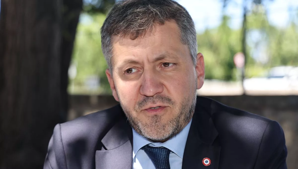 Incident grave à Marseille : le député RN Franck Allisio menacé au couteau par un migrant clandestin. Réactions et contexte complet.
