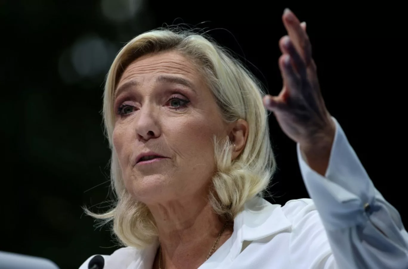 Quand CNews devient le champ de bataille entre Marine Le Pen et Delphine Ernotte : récit détaillé de la polémique.