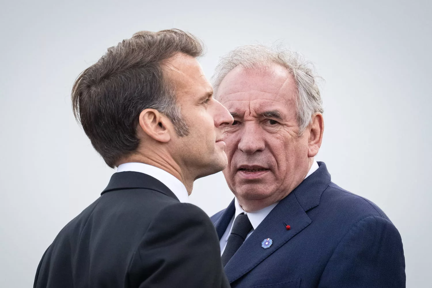 Avec la chute de Bayrou, Emmanuel Macron rejoint les présidents ayant nommé le plus de Premiers ministres sous la Ve République.