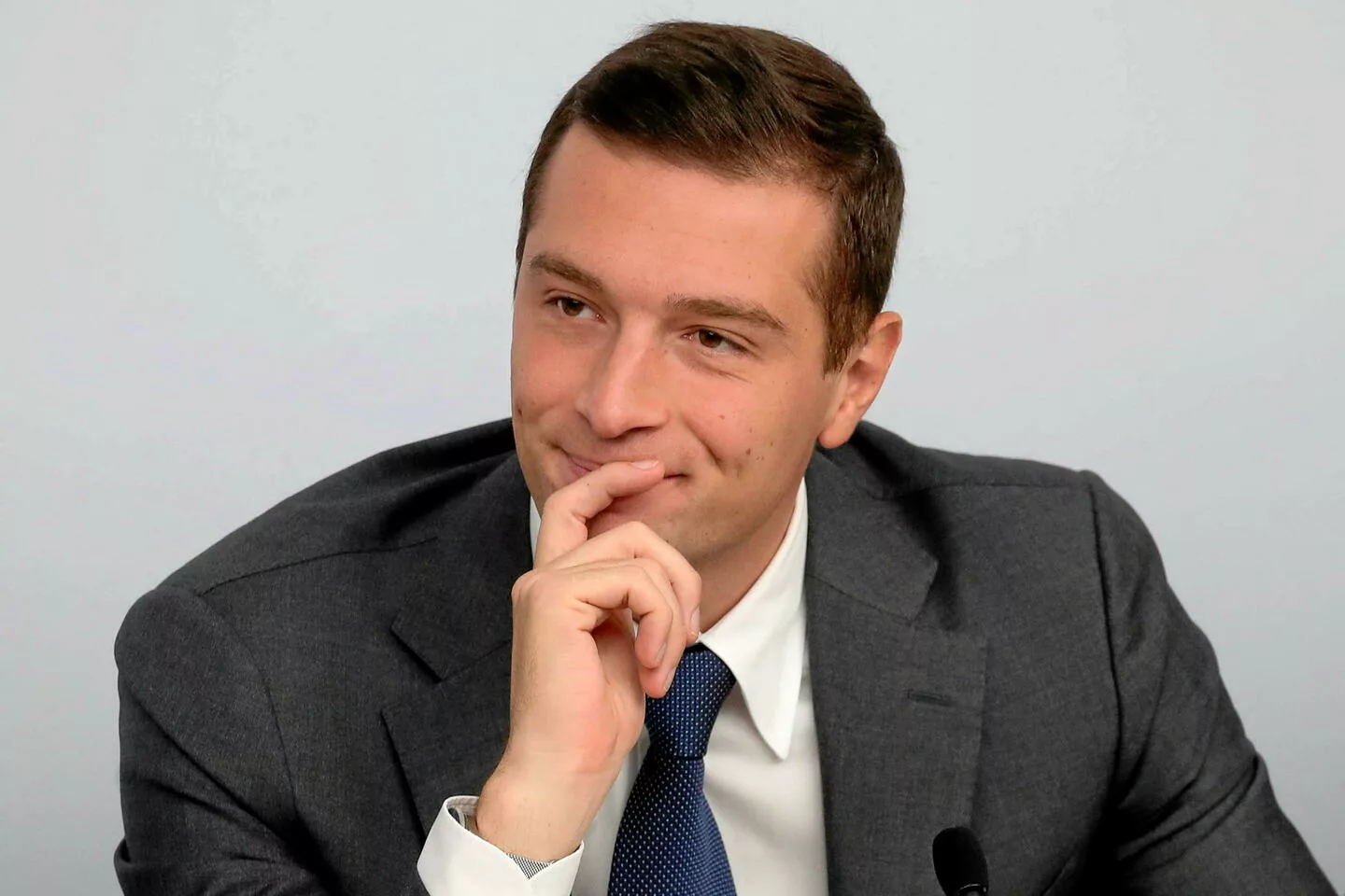 Bardella, protégé de Le Pen, devient le visage de la stratégie présidentielle du RN pour 2027.