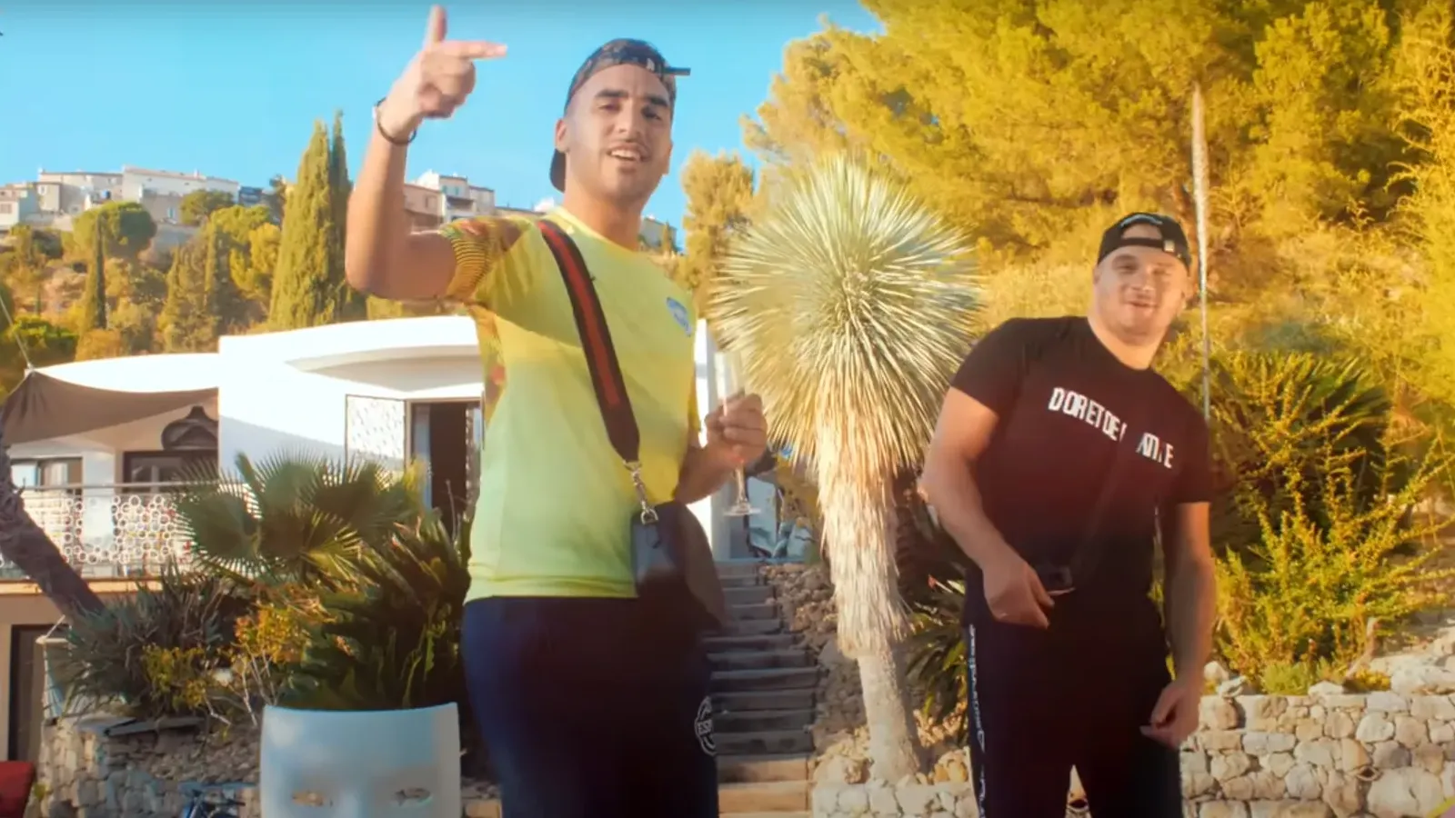 210 millions de vues, mais aussi 106,7 M€ réclamés : le paradoxe du clip “Moulaga” expliqué.