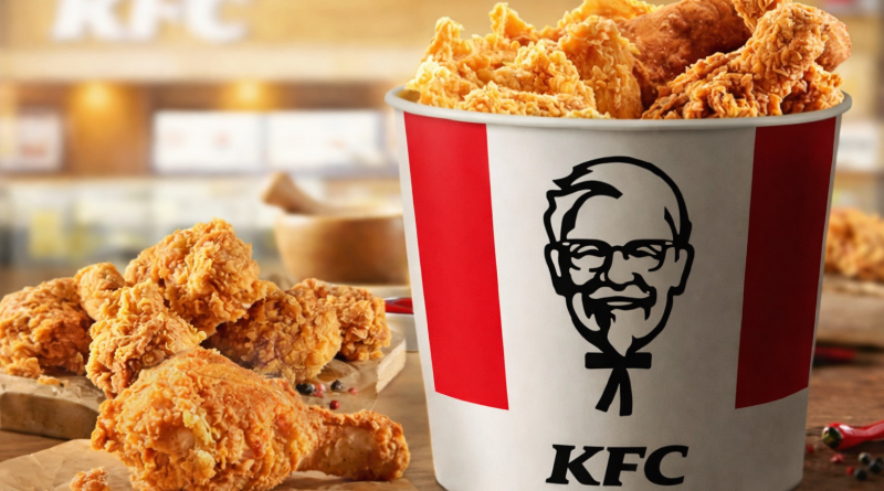 Seau de poulet frit croustillant posé sur une table, morceaux dorés à l’extérieur et ambiance de restauration rapide en arrière-plan flou.