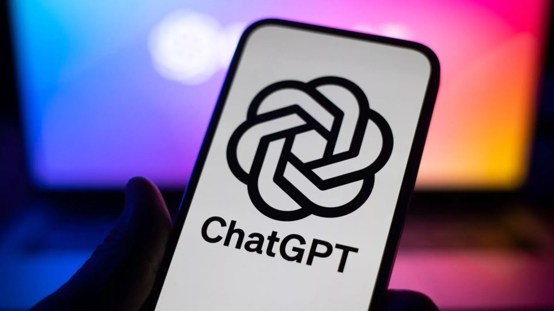 ChatGPT franchit la ligne : les discussions érotiques autorisées dès décembre