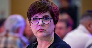 Portrait de Maryline Mélenchon, fille de Jean-Luc Mélenchon et épouse de Gabriel Amard.
