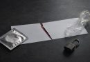 Préservatif symbolisant le stealthing, qui désigne son retrait volontaire pendant un rapport sexuel sans le consentement du partenaire.