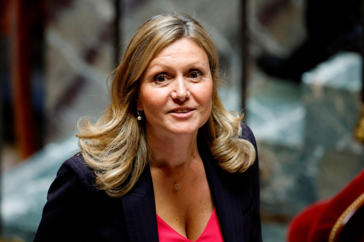 Yaël Braun-Pivet, présidente de l’Assemblée nationale, photographiée dans l’hémicycle du Palais-Bourbon, pour illustrer un article sur son salaire, ses avantages liés à sa fonction et son patrimoine financier.