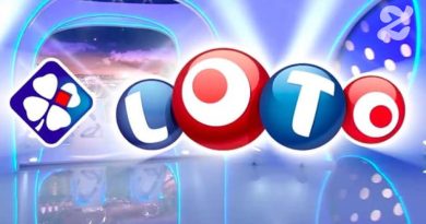 Les logos des jeux Loto et de la Française des Jeux (FDJ) apparaissent sur le plateau d'un tirage télévisé. Cette illustration accompagne un article consacré à une Espagnole de 79 ans qui a remporté 35.000 euros à la loterie mais n'a pas pu récupérer ses gains après avoir découvert qu'elle était inscrite frauduleusement au registre des interdits de jeux par son défunt mari.