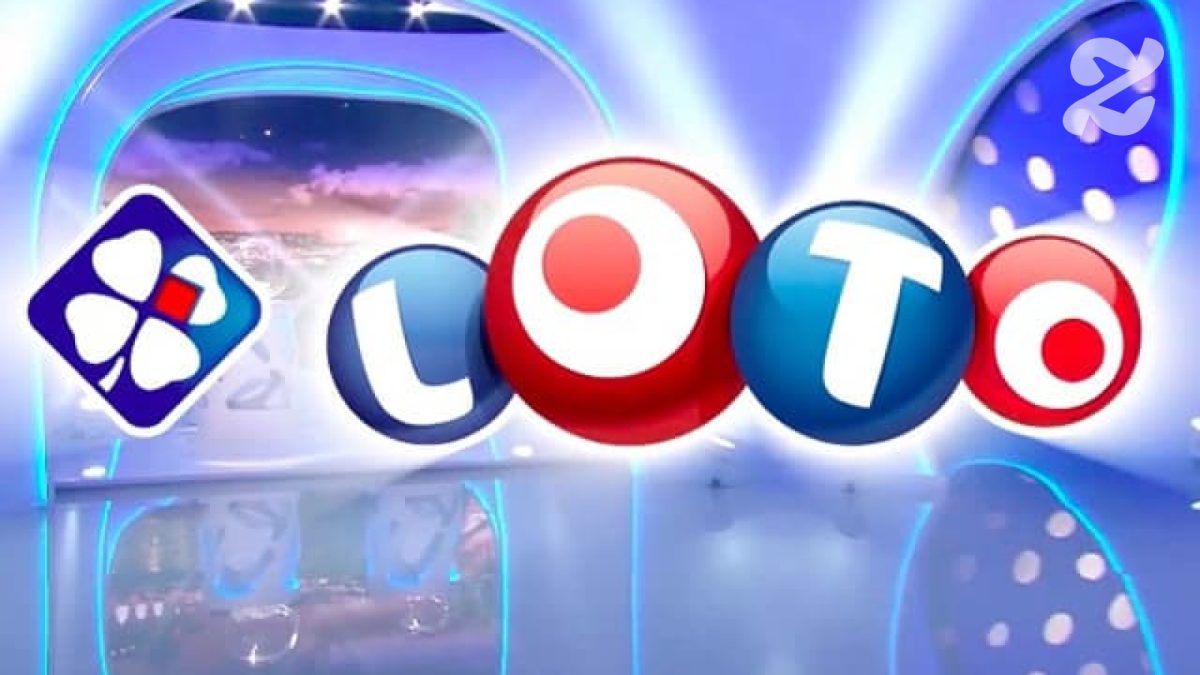 Les logos des jeux Loto et de la Française des Jeux (FDJ) apparaissent sur le plateau d'un tirage télévisé. Cette illustration accompagne un article consacré à une Espagnole de 79 ans qui a remporté 35.000 euros à la loterie mais n'a pas pu récupérer ses gains après avoir découvert qu'elle était inscrite frauduleusement au registre des interdits de jeux par son défunt mari.