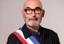 Philippe Bouyssou, maire d’Ivry-sur-Seine, portant son écharpe tricolore