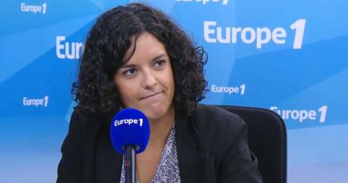 Manon Aubry au micro d’Europe 1 lors d’une interview consacrée à la présidentielle 2027 et aux chances de Jean-Luc Mélenchon d’accéder au second tour.