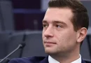 Portrait d’un responsable politique du Rassemblement national lors d’une séance institutionnelle, illustration d’un article sur les tensions entre Jordan Bardella et Marine Le Pen avant la présidentielle 2027.
