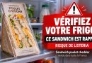 Illustration d’un sandwich poulet cheddar dans un réfrigérateur avec une alerte signalant un rappel produit en raison d’un risque de Listeria.