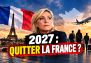 Illustration de Marine Le Pen devant un drapeau français et la tour Eiffel, avec une carte de France, un avion et des voyageurs portant des valises. Au premier plan, le texte « 2027 : Quitter la France ? » illustre un sondage Ifop pour Marianne sur les Français envisageant de quitter le pays en cas de victoire de Marine Le Pen à l'élection présidentielle de 2027. Copier l'ALT-TEXT